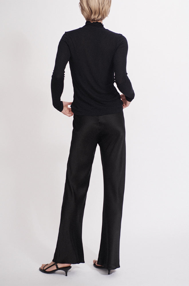 RIBBED TURTLENECK BLACK